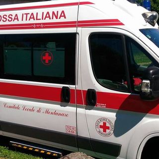 ambulanza della croce rossa - foto di repertorio