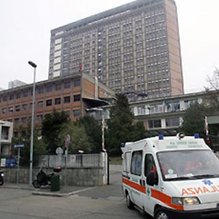 Morto in ospedale il ciclista investito da un'auto a Montalto Dora