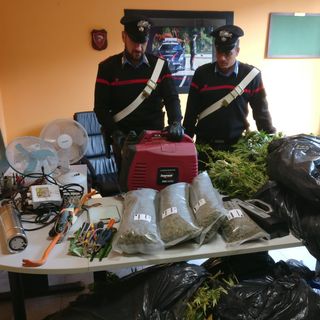 Gassino, la casa occupata era diventata un magazzino per la droga: due persone in manette [FOTO e VIDEO]