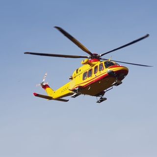 Vani i tentativi di salvataggio da parte del 118, con tanto di attivazione dell'elisoccorso (qui in una foto d'archivio)