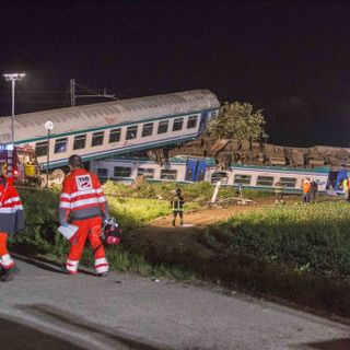 Disastro a Caluso, il paese attonito: &quot;Non oso pensare al macchinista, ha visto la morte in faccia&quot; (FOTO E VIDEO GALLERY)
