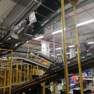 stabilimento Amazon di Torrazza Piemonte