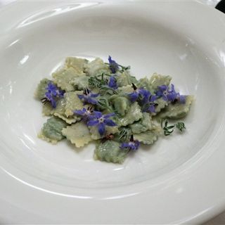 La nobile ed elegante gastronomia piemontese scopre la cucina con i fiori