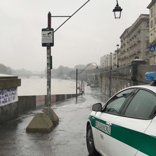 Maltempo, preoccupa l'innalzamento dei fiumi: chiusi i Murazzi e la linea ferroviaria Torino-Cirié [VIDEO]