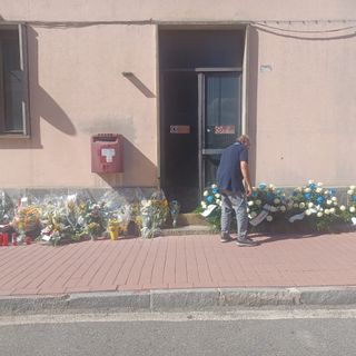 fiori per vittime brandizzo