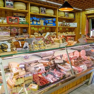 Aperti per Coronavirus: ecco l'esercito di lavoratori che resta in trincea per garantire cibo e medicine