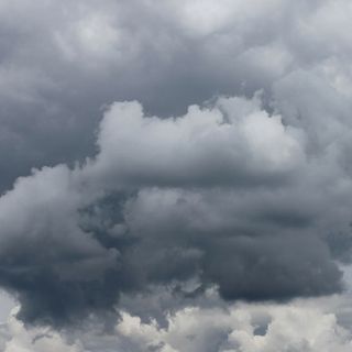 nuvole nere nel cielo