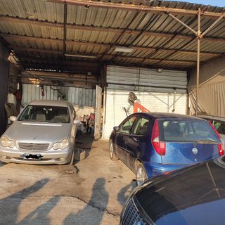 officina abusiva - foto di repertorio