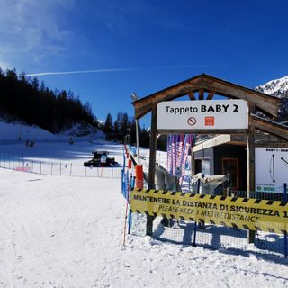 Stop allo sci, la montagna si ribella: flash mob in quota, appelli sui ristori. Persi 10 miliardi [VIDEO]