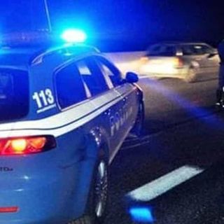 Volpiano, rubano il rame, ma il peso è eccessivo e il camion perde le ruote