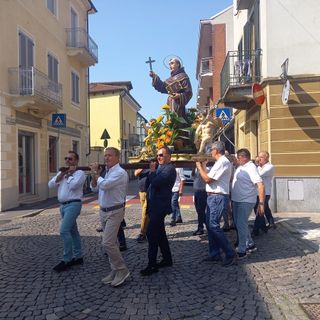 Processione con statua del santo