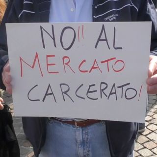 A Torino la rabbia degli ambulanti: “Basta prenderci in giro, con queste regole non sopravviviamo” [FOTO e VIDEO]
