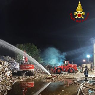 vigili del fuoco smassamento cartiera