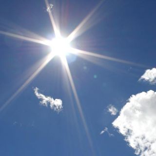 cielo soleggiato e poco nuvoloso