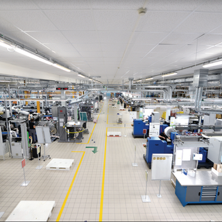 Un ponte tra Cuneo, Torino e New York: Intesa Sanpaolo sostiene Eurostampa con 6 milioni di dollari
