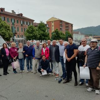 Pavone: marcia di solidarietà per il tabaccaio che ha sparato al ladro, uccidendolo [VIDEO]