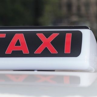 Taxi generica con scritta