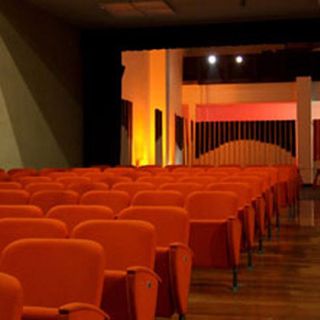 “La Gatta Cenerentola” fa capolino al Teatro Garybaldi di Settimo