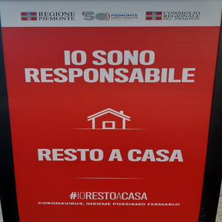 #Iorestoacasa, striscione sul palazzo della Regione in piazza Castello