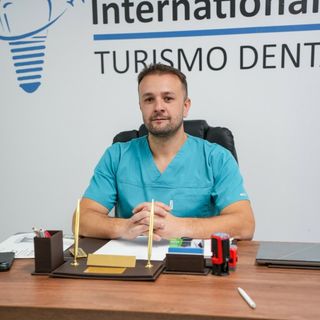 Il coraggio di sorridere oltre confine: l'eccellenza italiana dell'implantologia sbarca in Romania