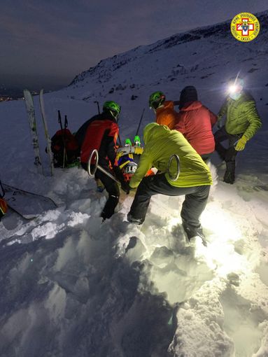 Intervento sulla neve da parte del soccorso alpino