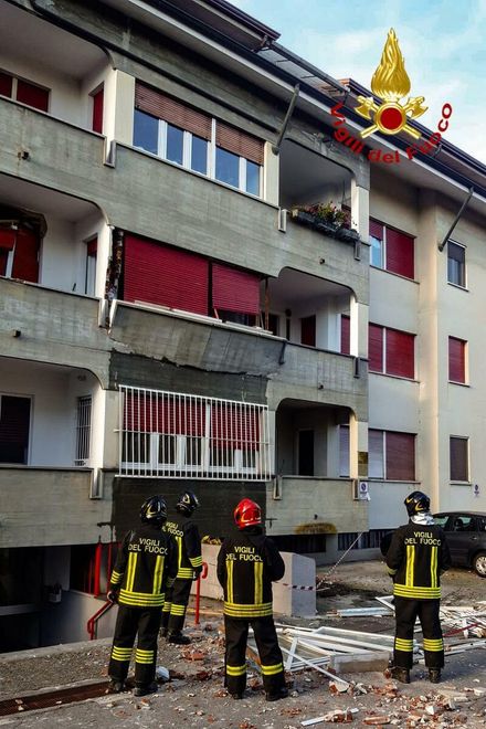 La palazzina interessata dall'incendio La palazzina interessata dall'incendio