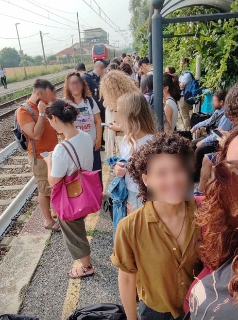 Ressa sulla Torino-Ivrea, tante persone ammassate