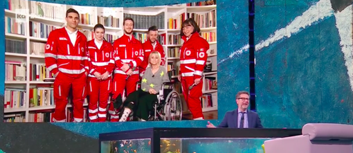 I volontari della Croce Rossa di Settimo con Luciana Littizzetto e Fabio Fazio I volontari della Croce Rossa di Settimo con Luciana Littizzetto e Fabio Fazio