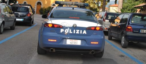 auto della polizia - foto d'archivio