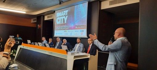 “Costruire una smart city fruibile dall'utente finale” (VIDEO) “Costruire una smart city fruibile dall'utente finale” (VIDEO)