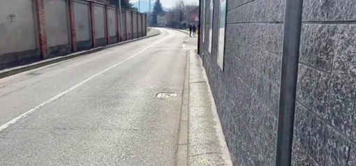 Il marciapiede di via Schiapparelli a Settimo Torinese