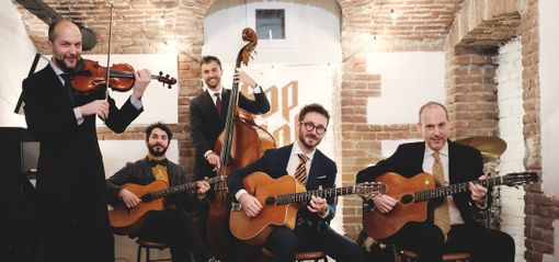 La formazione dell'Hot club Turin all'osteria Rabezzana La formazione dell'Hot club Turin all'osteria Rabezzana