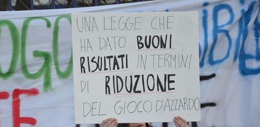 Manifestazione in favore della legge che regola il gioco legale