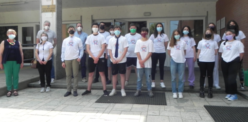 La donazione delle magliette La donazione delle magliette