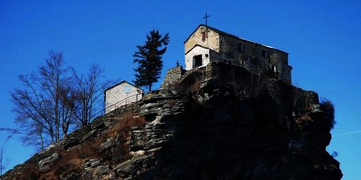 Valli di Lanzo, a Cantoira un'aiuola votiva a Maria Ausiliatrice e Santa Cristina Valli di Lanzo, a Cantoira un'aiuola votiva a Maria Ausiliatrice e Santa Cristina