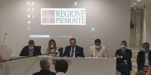 Cirio risponde ad Azzolina: "Assurdo impugnare le nostre linee guida sulla misurazione della temperatura" Cirio risponde ad Azzolina: "Assurdo impugnare le nostre linee guida sulla misurazione della temperatura"