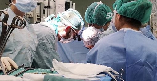 medici durante un intervento salvavita