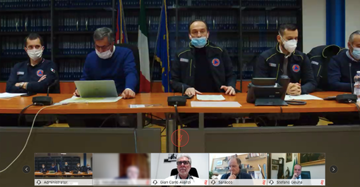 Mascherine, il Piemonte fa da sé: “Il materiale prodotto verrà certificato da Università e Politecnico” Mascherine, il Piemonte fa da sé: “Il materiale prodotto verrà certificato da Università e Politecnico”