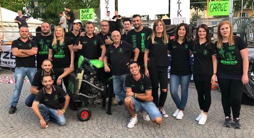 I ragazzi del Bisko Moto Club e, sotto, la folla che ha partecipato lo scorso anno I ragazzi del Bisko Moto Club e, sotto, la folla che ha partecipato lo scorso anno