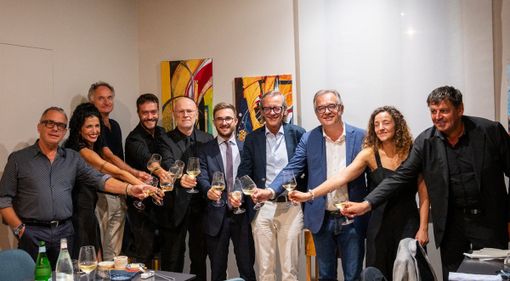 L’Hostaria del Viale di Albenga chiude il ciclo delle “Cene in Nero” del 2025 L’Hostaria del Viale di Albenga chiude il ciclo delle “Cene in Nero” del 2025