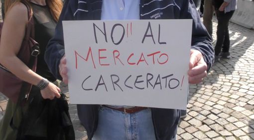 A Torino la rabbia degli ambulanti: “Basta prenderci in giro, con queste regole non sopravviviamo” [FOTO e VIDEO]