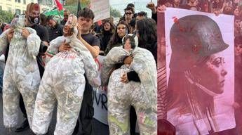 Studenti in sciopero, cortei in 50 città: fantoccio di Meloni a Roma e flashmob a Milano