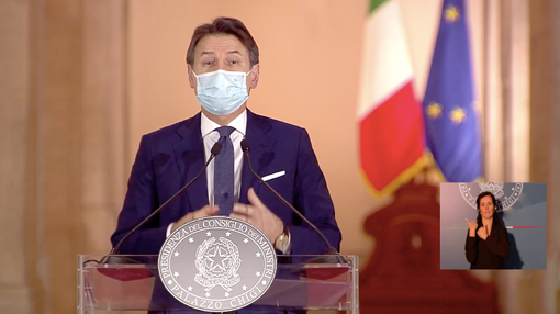 Nuovo Dpcm, Conte annuncia: &quot;Scuole aperte, rinvio per le palestre: i sindaci potranno chiudere vie e piazze alle 21&quot; [VIDEO]