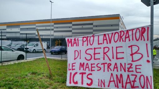 Brandizzo, sciopero per gli addetti alla sicurezza di Amazon (FOTO) Brandizzo, sciopero per gli addetti alla sicurezza di Amazon (FOTO)