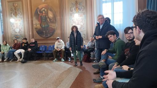 Treno della Memoria 2024: da Chivasso oltre 40 studenti in partenza per la Germania e la Polonia Treno della Memoria 2024: da Chivasso oltre 40 studenti in partenza per la Germania e la Polonia