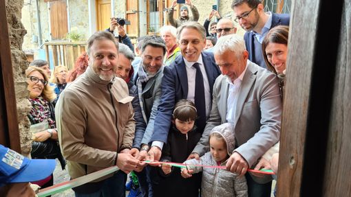 Evento unico a Mendatica, doppia inaugurazione made Parco Alpi Liguri: "Turismo ecosostenibile e grande sensibilità ambientale" (foto) Evento unico a Mendatica, doppia inaugurazione made Parco Alpi Liguri: "Turismo ecosostenibile e grande sensibilità ambientale" (foto)