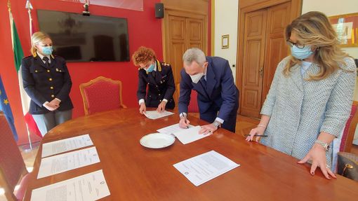 Da oggi la Questura sarà avvisata della scarcerazione dei detenuti per violenza di genere, così da tutelare al meglio le vittime Da oggi la Questura sarà avvisata della scarcerazione dei detenuti per violenza di genere, così da tutelare al meglio le vittime