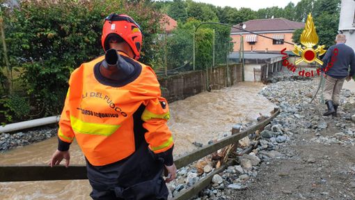 Maltempo e disagi: frana sulla strada verso Pino Torinese, si passa dal Pino Vecchio. Allagamenti a San Mauro