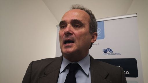 Coronavirus, il virologo Di Perri: &quot;In Piemonte meno tamponi per problema di forniture. Ieri fatti seimila ma ne servono dodicimila&quot;