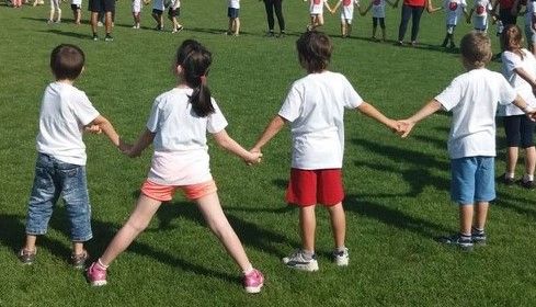 Coronavirus, uscire con i bambini? &quot;Sì può: ma con un solo genitore e vicino a casa&quot;. Lo dice il Ministero dell'Interno